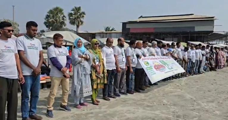 সাগরকন্যা কুয়াকাটায় সৈকত পরিষ্কার ও মানববন্ধন