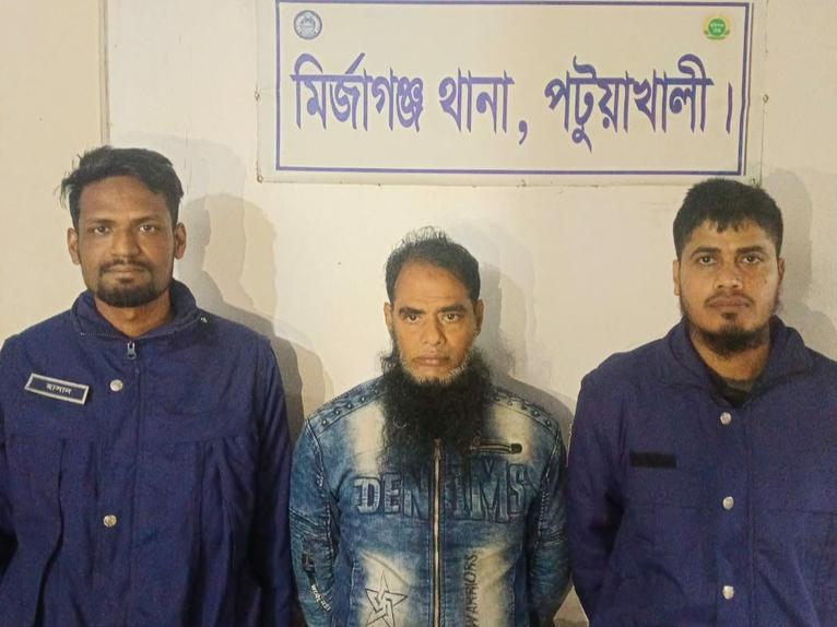 মির্জাগঞ্জে কৃষক হত্যা মামলার প্রধান আসামি পটুয়াখালী থেকে গ্রেপ্তার