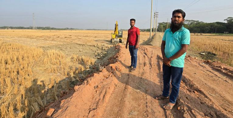 কলাপাড়ায় কৃষি জমির মাটি কাটায় এক মাসের বিনাশ্রম কারাদণ্ড