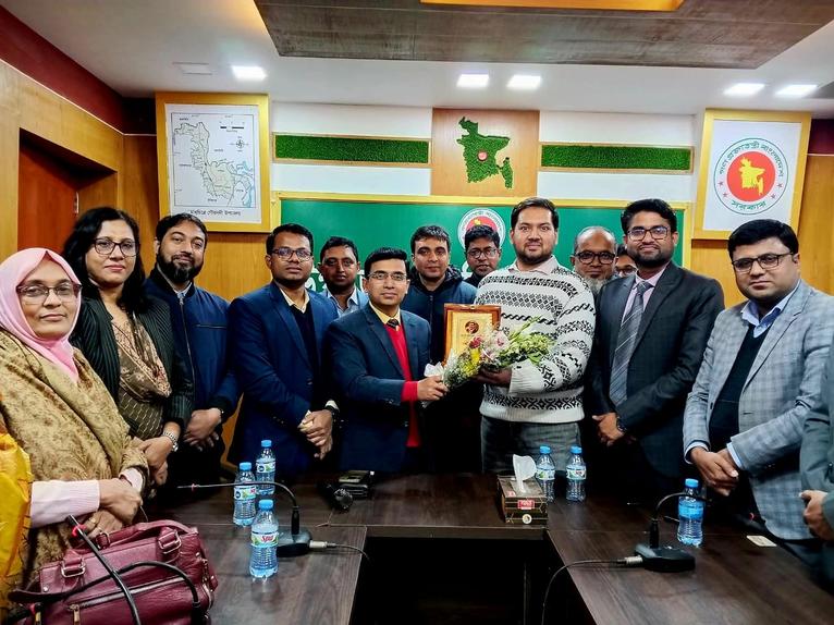 গৌরনদীতে বিদায়ী ও নবাগত স্বাস্থ্য ও পরিবার পরিকল্পনা কর্মকর্তাকে সংবর্ধনা