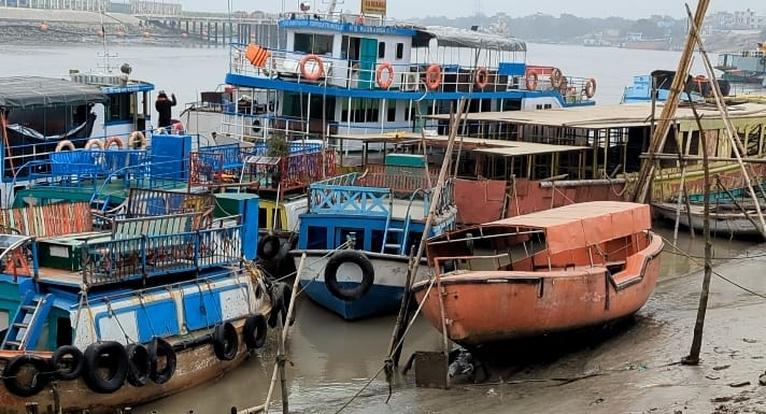 সুন্দরবনের পর্যটনবাহী নৌযান ধর্মঘট, ফিরে যাচ্ছেন পর্যটক