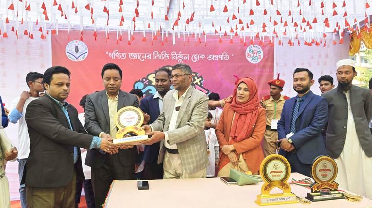 বরগুনায় উৎসবমুখর পরিবেশে অনুষ্ঠিত হলো গণিত উৎসব