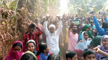হত্যা মামলায় বাদীকে হুমকি দেওয়ার অভিযোগ, আমতলীতে পুলিশের বিরুদ্ধে বিক্ষোভ