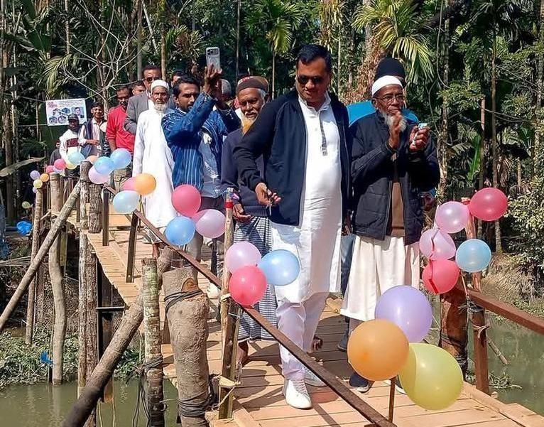 মঠবাড়িয়ায় ব্যক্তিগত অর্থায়নে দুই ব্রিজ, স্বস্তি ১০ হাজার মানুষের