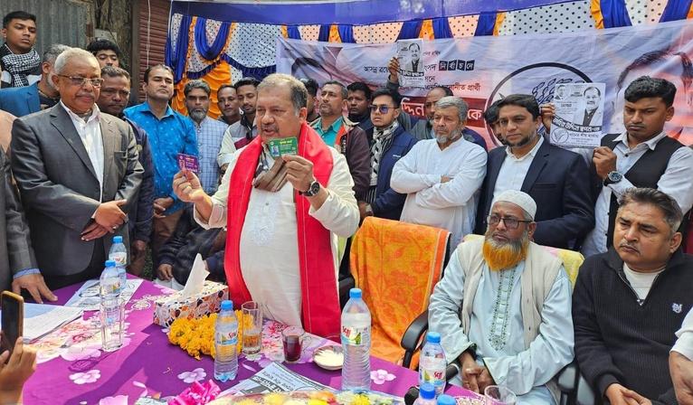 গৌরনদীতে ধানের শীষের প্রার্থী জহির উদ্দিন স্বপনের গণসংযোগ