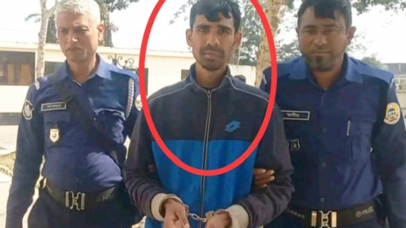 বরগুনা জেলা প্রশাসকের কক্ষে প্রবেশ করে হামলার চেষ্টা, যুবক আটক