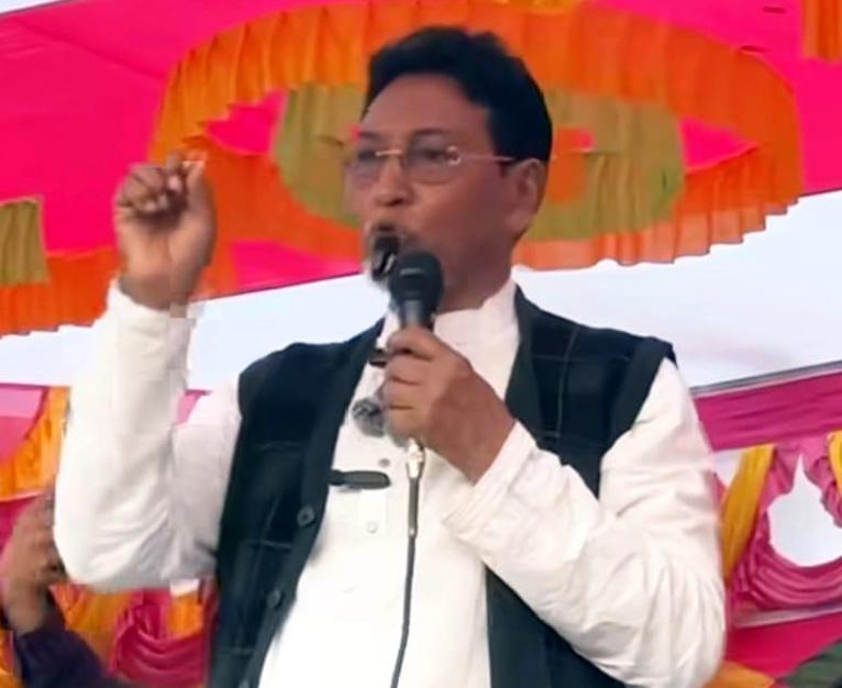 বক্তব্য রাখছেন বরগুনা-২ আসনে বিএনপির মনোনীত প্রার্থী নুরুল ইসলাম মনি