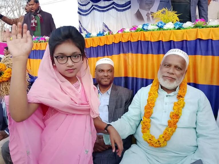 শিশুর প্রতীকী উপস্থিতিতে আবেগঘন মুহূর্ত, মঠবাড়িয়ায় দুলালের নির্বাচনী প্রচারণা