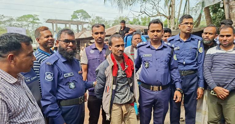 আগৈলঝাড়ায় ৪০০ পিস ইয়াবাসহ যুবক গ্রেপ্তার