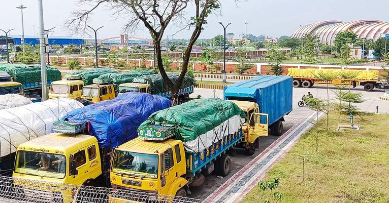 ১৭৬টি সুপারির ট্রাক চার মাস পর ভারতে রফতানি