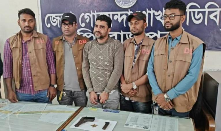 ভান্ডারিয়ায় বিদেশি পিস্তলসহ একজনকে গ্রেপ্তার