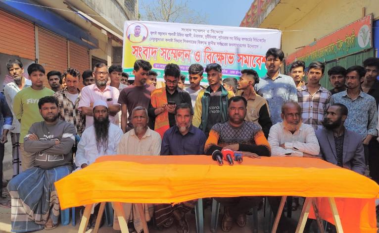 বাউফলে চাঁদাবাজির অভিযোগে ব্যবসায়ীদের সংবাদ সম্মেলন