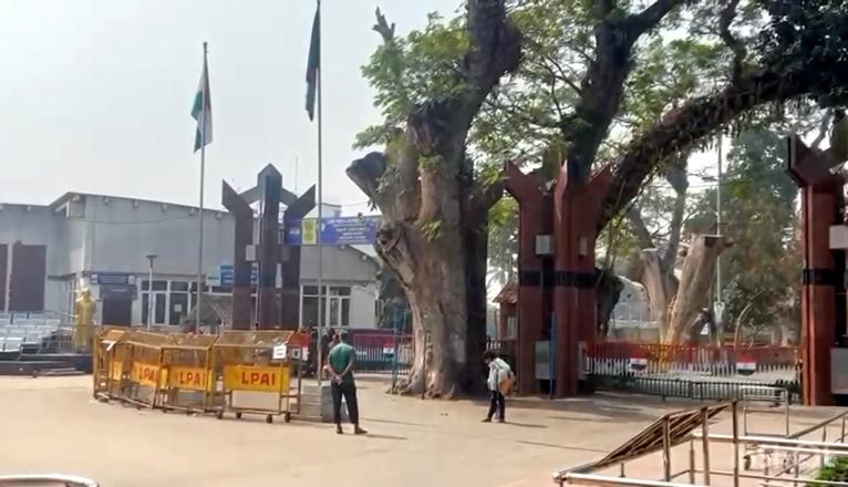 বেনাপোল-পেট্রাপোল ইমিগ্রেশনে যাত্রী চলাচল বন্ধ করল সরকার