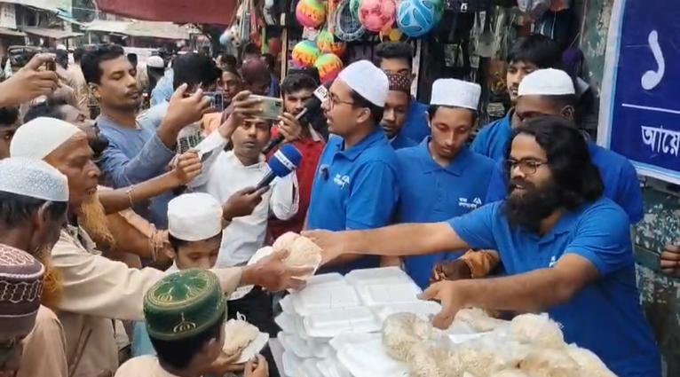 কলাপাড়ায় ১ টাকায় ইফতার বিতরণ