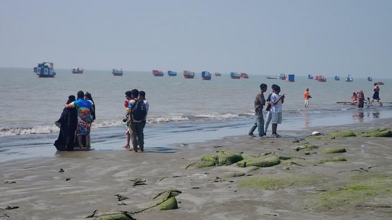 ভালোবাসা দিবসেও পর্যটকশূন্য কুয়াকাটা সৈকত