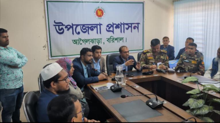 বরিশাল-১: আগৈলঝাড়ায় ভোটকেন্দ্রে পৌঁছেছে নির্বাচনী সরঞ্জাম, নিরাপত্তা চাদরে ঢাকা কেন্দ্র