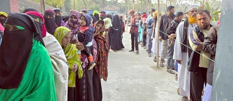 কলাপাড়ায় উৎসবমুখর ভোট, প্রায় শেষ মুহূর্ত পর্যন্ত শান্তিপূর্ণই ছিল