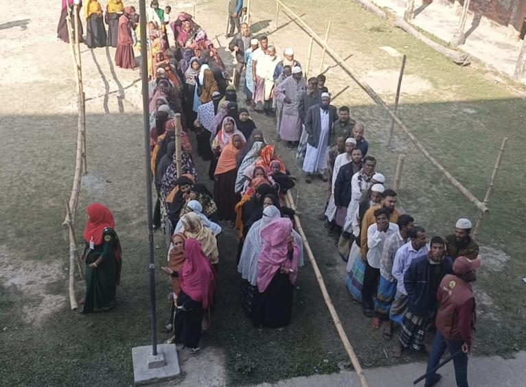 দুপুর পর্যন্ত ভোট পড়ে ৩৫ শতাংশ দশমিনায় ৪৪ কেন্দ্রে শান্তিপূর্ণ ভোটগ্রহণ সম্পন্ন