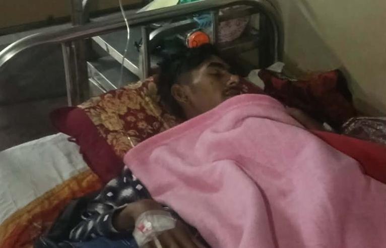 কুয়াকাটায় মারধরের শিকার চিকিৎসাধীন মোটরসাইকেলচালক সাব্বির হাওলাদার