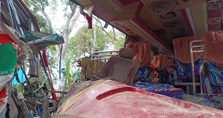 ঢাকা-বরিশাল মহাসড়কে বাসের মুখোমুখি সংঘর্ষে নিহত-২, আহত-৮