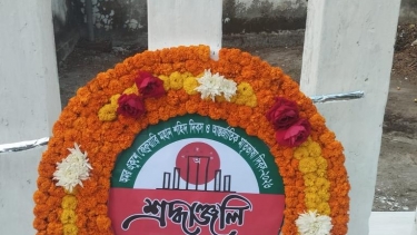 বরগুনায় ৮ বছর পর পরিত্যক্ত শহীদ মিনারে শ্রদ্ধা নিবেদন