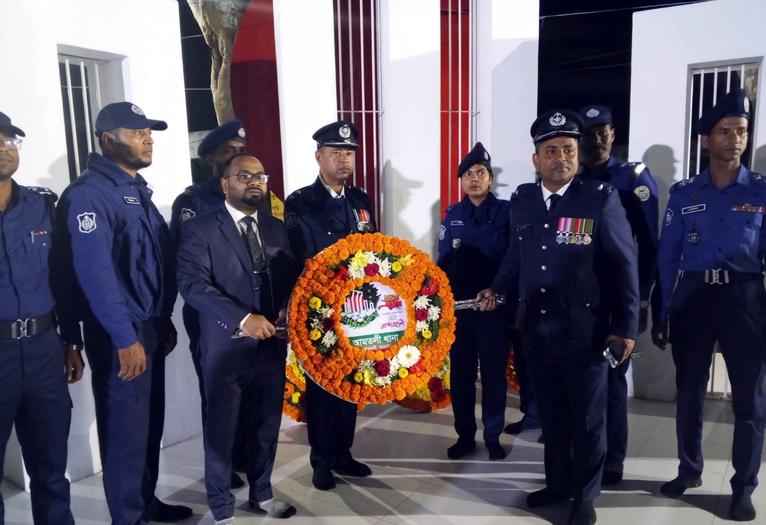 প্রথম প্রহরে শহীদ মিনারে শ্রদ্ধা, নানা আয়োজনে আমতলীতে মাতৃভাষা দিবস পালন