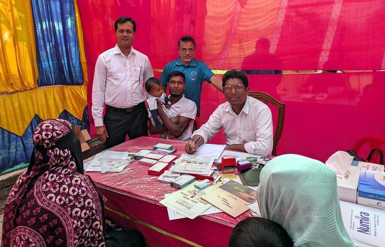 ভাষা শহীদ দিবসে আমতলীতে ফ্রি মেডিকেল ক্যাম্পে পাঁচ শতাধিক রোগীর সেবা