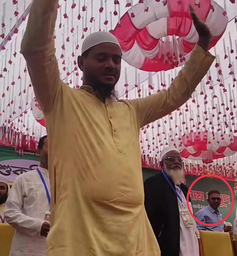 বাউফলে ড. মাসুদের সংবর্ধনায় বিএনপি নেতার উপস্থিতি নিয়ে বিতর্ক, সংযুক্ত মঞ্চের গোল চিহ্নত ছবি