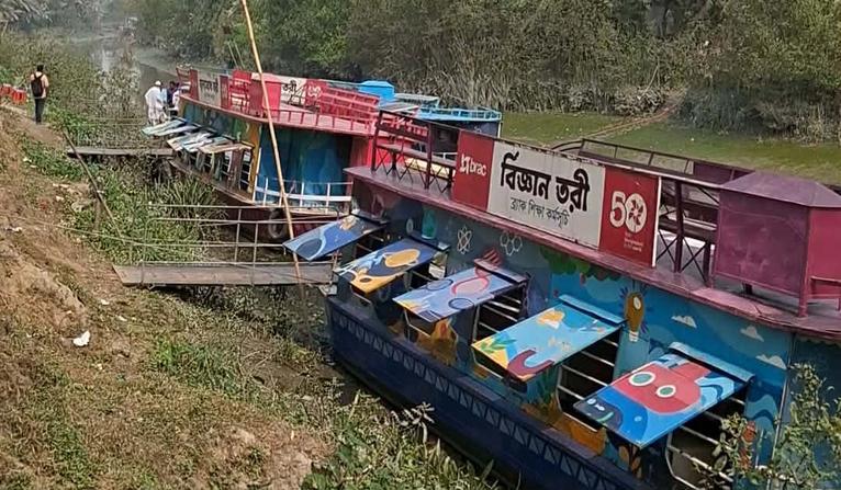 বরগুনায় ভাসমান ‘শিক্ষা তরী’তে শিক্ষার্থীদের জন্য ফ্রি ইংলিশ স্পোকেন কোর্স চালু