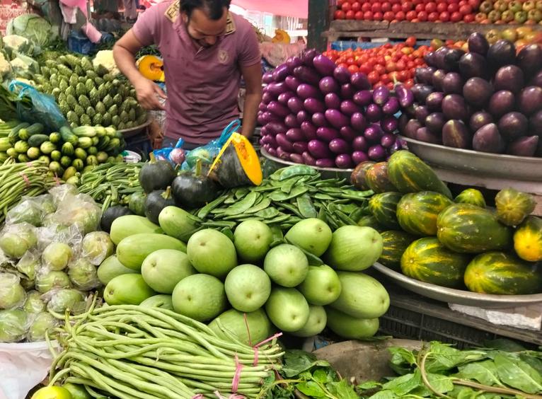 মির্জাগঞ্জে রমজানে সবজির দামে স্বস্তি ফেরাল ক্রেতাদের