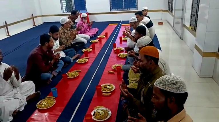 গৌরনদীতে লন্ডনপ্রবাসী বিএনপি নেতার আয়োজনে ইফতার ও দোয়া মাহফিল