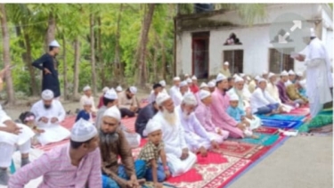 সৌদি আরবের সাথে মিল রেখে গলাচিপায় ঈদ উদযাপন