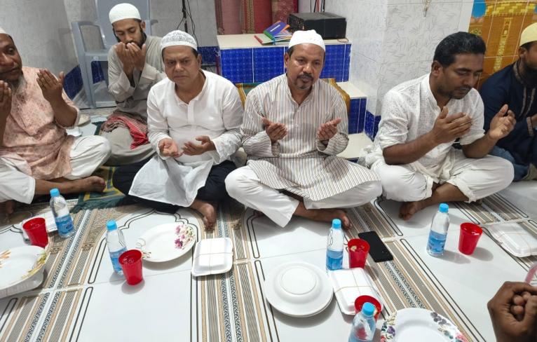 গৌরনদীতে ইফতার ও দোয়া মাহফিল