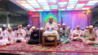 ছারছীনা শরীফে মাহফিল: রমজানে ত্যাগ স্বীকার রোজাদারদের অন্যতম বৈশিষ্ট্য- পীর ছাহেব