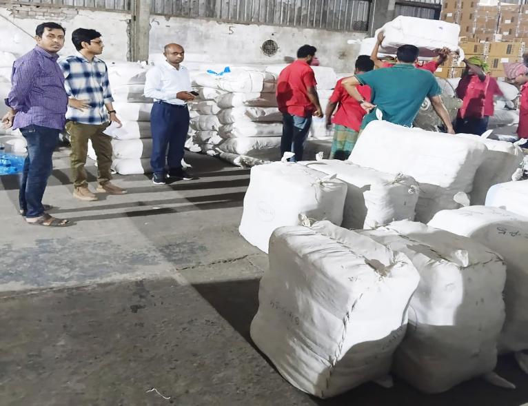 বেনাপোল বন্দরে মিথ্যা ঘোষণায় ৬ কোটি টাকার পণ্য চালান আটক