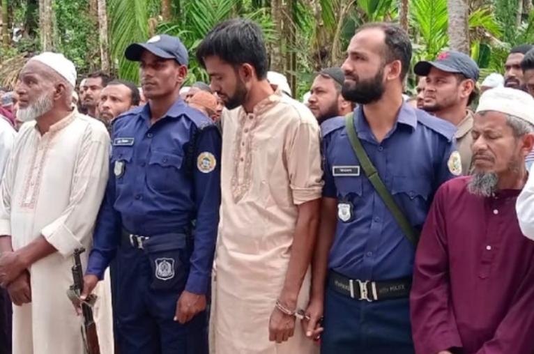 পিরোজপুরে প্যারোলে মুক্তি পেয়ে হাতকড়া পরেই বাবার জানাজায় ছেলে