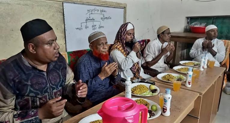 গৌরনদীতে ব্যবসায়ীদের উদ্যোগে ইফতার মাহফিল
