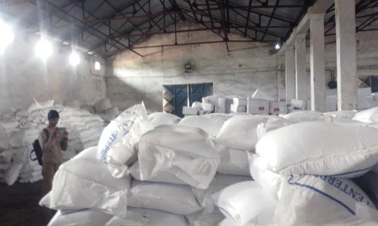 বেনাপোল বন্দরে ঘাসের বীজের আড়ালে আমদানি নিষিদ্ধ পাট বীজ জব্দ