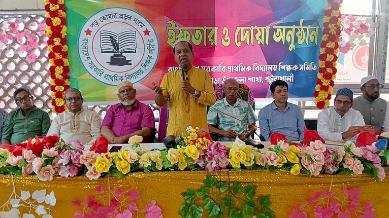 কলাপাড়ায় প্রাথমিক শিক্ষক সমিতির ইফতার ও দোয়া মাহফিল অনুষ্ঠিত