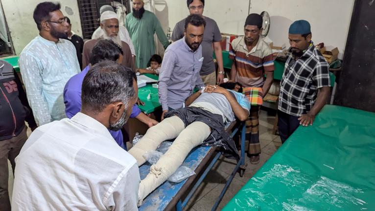 কুয়াকাটায় হোটেল মালিককে পিটিয়ে পা থেঁতলে দিল হামলাকারীরা