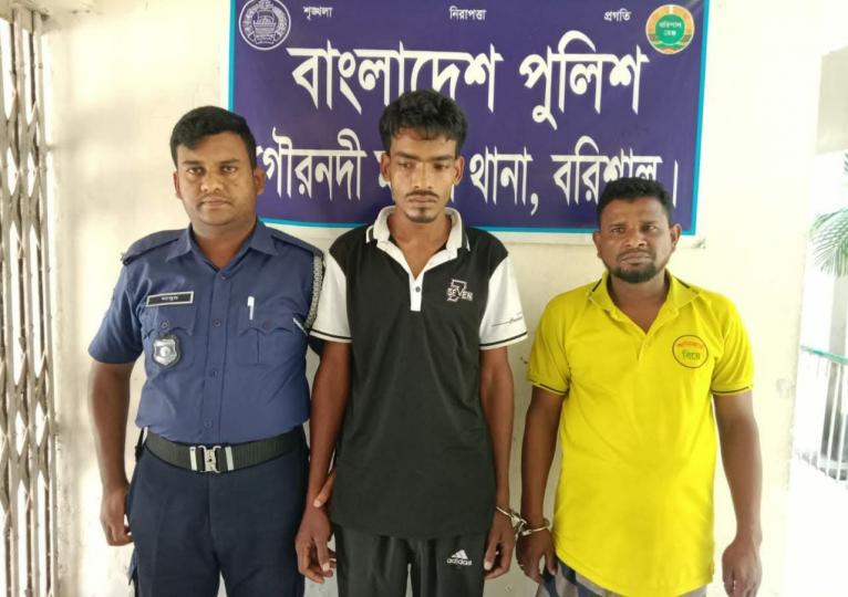 গৌরনদীতে একাধিক মামলার পলাতক মাদককারবারি ইয়াবা সহ গ্রেপ্তার