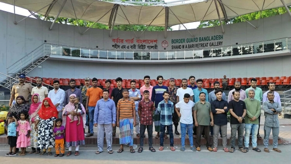 ভারতে আটক ৩৩ বাংলাদেশিকে বেনাপোল চেকপোস্ট দিয়ে দেশে ফেরত