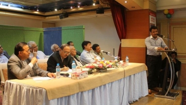 আস্থা হারালে থমকে যাবে অর্থনীতি: সতর্কবার্তা দেশীয় বিনিয়োগে