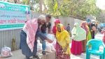 মোংলায় দলের মান বাঁচাতে দিলেন অসহায় বিএনপি কর্মীদের ঈদ উপহার