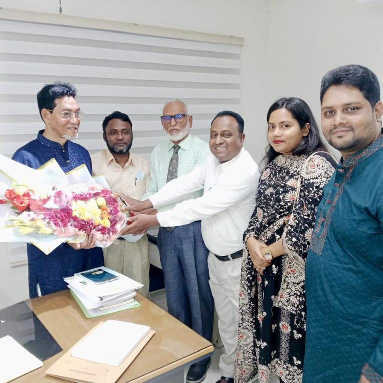 জাতীয় সংসদের চিফ হুইপ নুরুল ইসলাম মনিকে ফুলেল শুভেচ্ছা