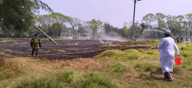 ছারছীনা দরবার শরীফ মাঠের আগুন নিয়ন্ত্রণে