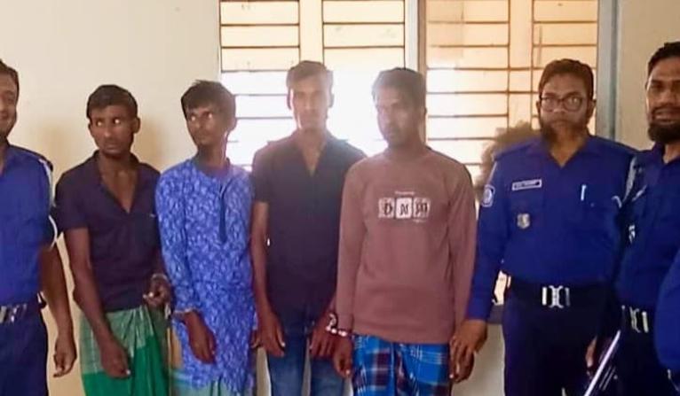 চরফ্যাশনে জুয়ার আসর থেকে চার জুয়ারি আটক