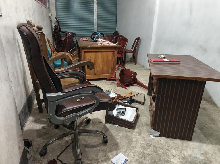 চরফ্যাশনে যুবদল অফিসে হামলা-ভাঙচুর, ওয়ার্ড যুবদল নেতা আহত