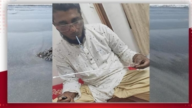 <small>পালালেন মৎস্যজীবী দল নেতা </small> কুয়াকাটায় হোটেলে ইয়াবা সেবনের ভিডিও ভাইরাল