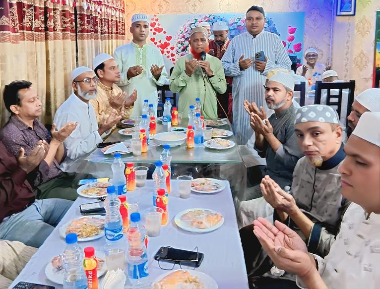 গৌরনদীতে বিএনপি নেতা সরোয়ার আলম বিপ্লবের উদ্যোগে ইফতার মাহফিল অনুষ্ঠিত